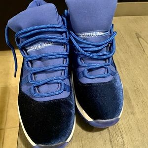 Jordan 11 blue velvet size 10 1/2